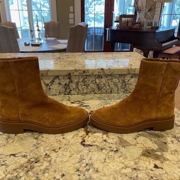 NWOT Vince Kady Brown Suede Water Resistant Bootie - Size 8.5M - Picture 8 of 9